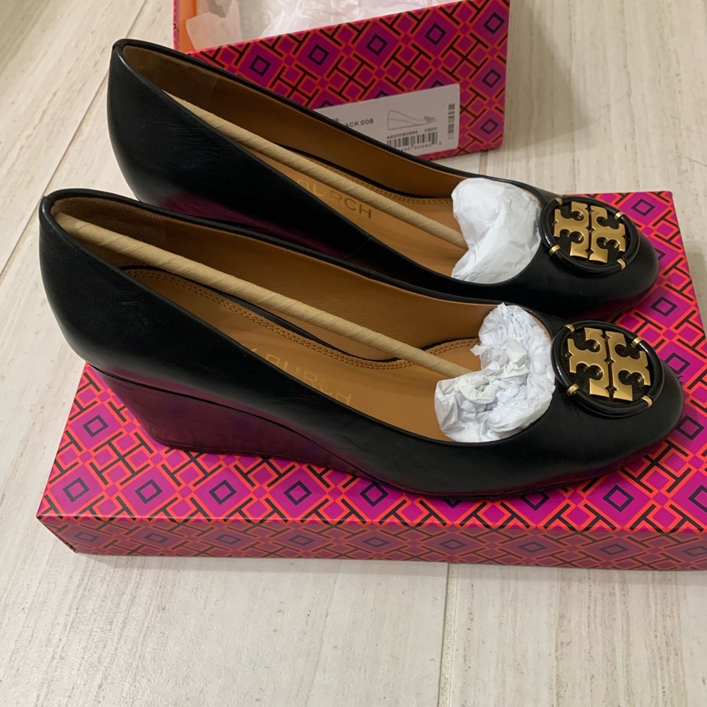 NEW Tory Burch wedge worn once.